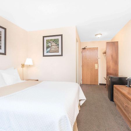 Days Inn By Wyndham West Rapid City Εξωτερικό φωτογραφία